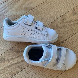 ✨K-Swiss (7) White Baby Sneakers✨